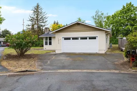 1840 Conestoga Dr, Grants Pass, OR 97527