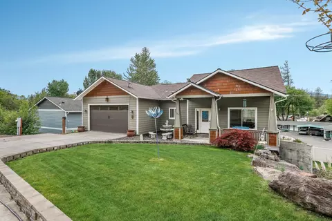 120 Linda Ln, Shady Cove, OR 97539