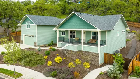 362 Avalon Ter, Eagle Point, OR 97524
