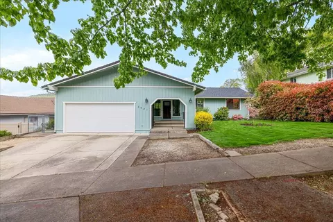 2981 Rosewood St, Medford, OR 97504