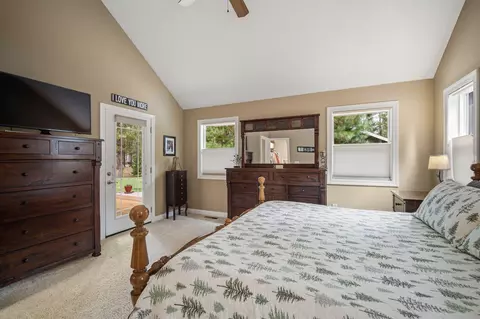 Bedroom - 14234 Whitewater Loop, La Pine, OR 97739 photo 2 of 9