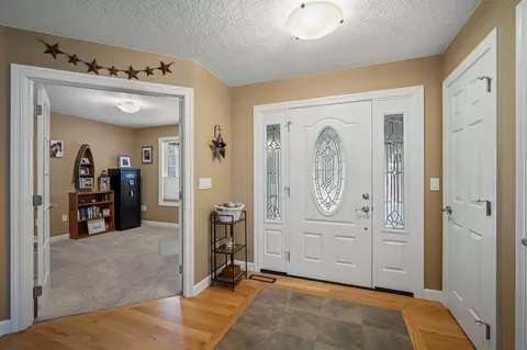 Entry Way - 14234 Whitewater Loop, La Pine, OR 97739 photo 1 of 3