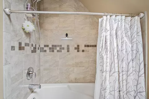 Bath - 14234 Whitewater Loop, La Pine, OR 97739 photo 5 of 6