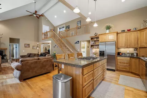 Kitchen - 14234 Whitewater Loop, La Pine, OR 97739 photo 2 of 4