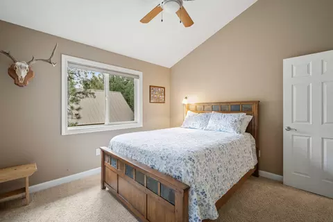 Bedroom - 14234 Whitewater Loop, La Pine, OR 97739 photo 7 of 9