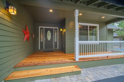 Exterior - 14234 Whitewater Loop, La Pine, OR 97739 photo 2 of 11