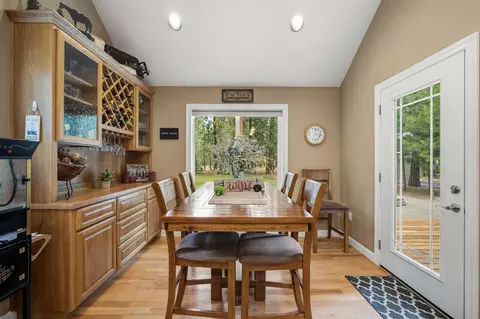 Dining - 14234 Whitewater Loop, La Pine, OR 97739 photo 1 of 1