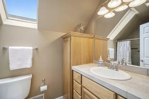 Bath - 14234 Whitewater Loop, La Pine, OR 97739 photo 4 of 6