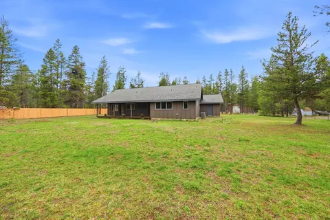 Exterior - 15905 Pine Ln, La Pine, OR 97739 photo 11 of 13