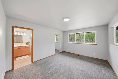 Bedroom - 15905 Pine Ln, La Pine, OR 97739 photo 1 of 6