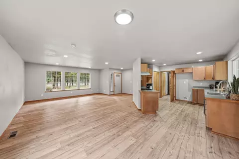 Living - 15905 Pine Ln, La Pine, OR 97739 photo 2 of 2