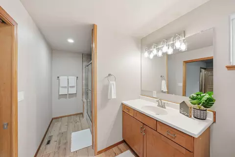 Bath - 15905 Pine Ln, La Pine, OR 97739 photo 1 of 4