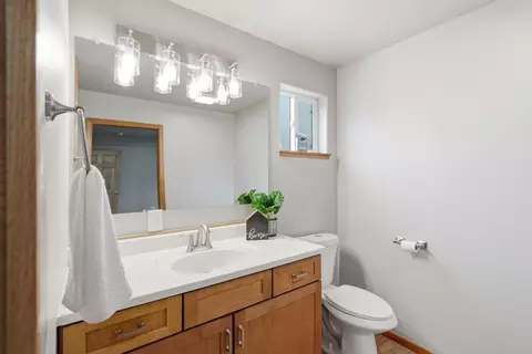 Bath - 15905 Pine Ln, La Pine, OR 97739 photo 2 of 4