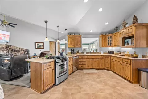 Kitchen - 2340 Hillside Dr, Central Point, OR 97502 photo 2 of 3