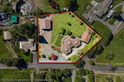 View/Area - 2340 Hillside Dr, Central Point, OR 97502 photo 5 of 6