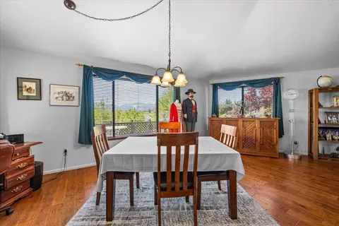 Dining - 2340 Hillside Dr, Central Point, OR 97502 photo 2 of 2