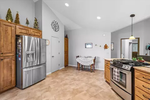 Kitchen - 2340 Hillside Dr, Central Point, OR 97502 photo 3 of 3