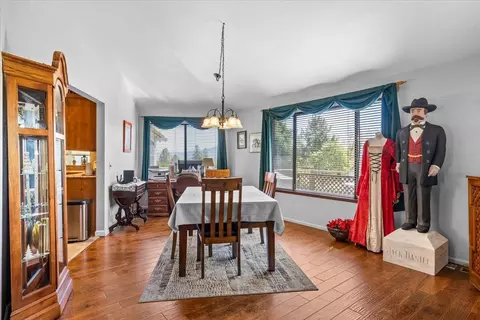 Dining - 2340 Hillside Dr, Central Point, OR 97502 photo 1 of 2