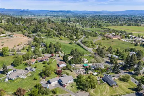 View/Area - 2340 Hillside Dr, Central Point, OR 97502 photo 6 of 6