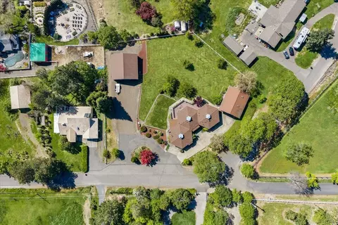 View/Area - 2340 Hillside Dr, Central Point, OR 97502 photo 4 of 6