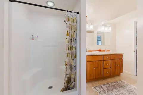 Bath - 51332 Preble Way, La Pine, OR 97739 photo 3 of 3