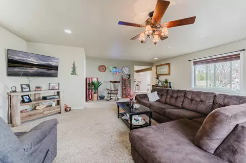 Living - 51332 Preble Way, La Pine, OR 97739 photo 2 of 4
