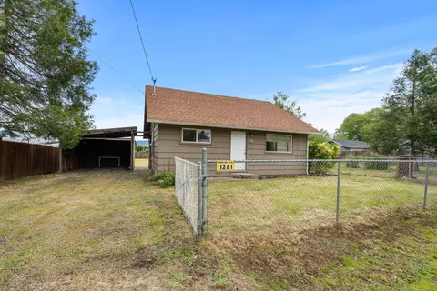 1281 Thomas Rd, Medford, OR 97501
