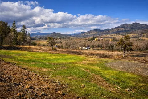 126 Butte Falls Hwy, Eagle Point, OR 97524