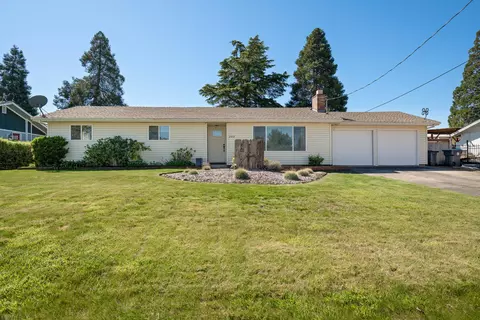 2372 E Mcandrews Rd, Medford, OR 97504