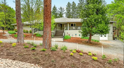 1230 Westmont Dr, Jacksonville, OR 97530