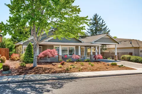 210 Bellerive Dr, Eagle Point, OR 97524