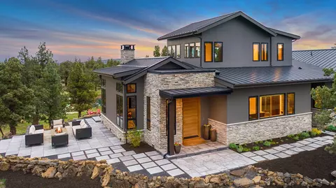 Exterior - 20605 Lowe Ln, Bend, OR 97703 photo 2 of 16