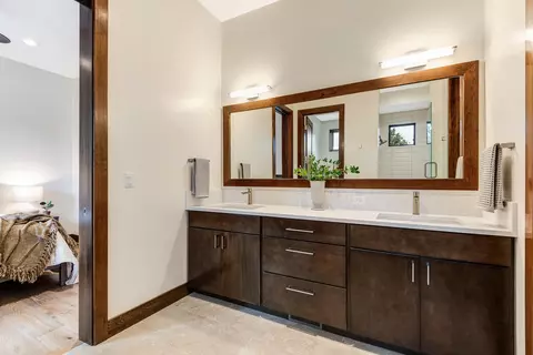 Bath - 20605 Lowe Ln, Bend, OR 97703 photo 3 of 3