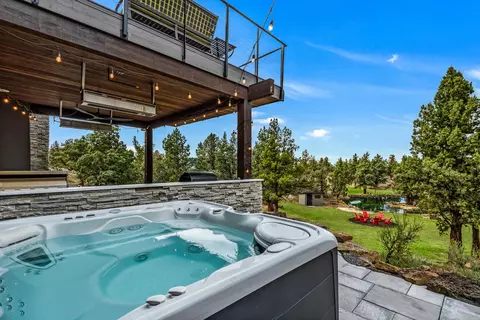 Exterior - 20605 Lowe Ln, Bend, OR 97703 photo 5 of 16