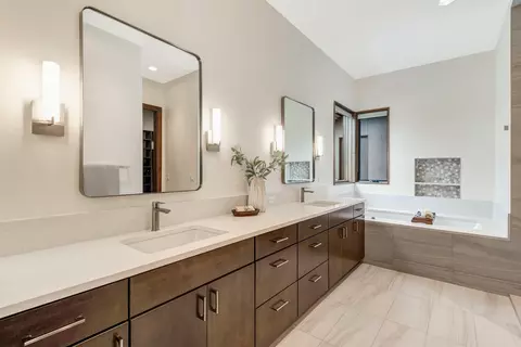 Bath - 20605 Lowe Ln, Bend, OR 97703 photo 2 of 3