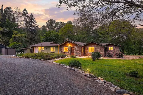 8720 Rogue River Hwy, Grants Pass, OR 97527