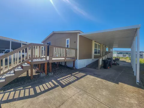 4729 S Pacific Hwy #35, Phoenix, OR 97535