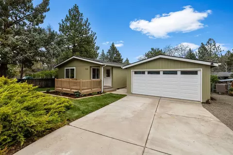 1030 SE Castlewood Dr, Bend, OR 97702