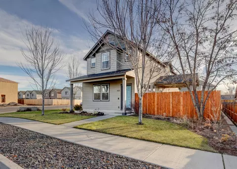 1525 SW 31st St, Redmond, OR 97756