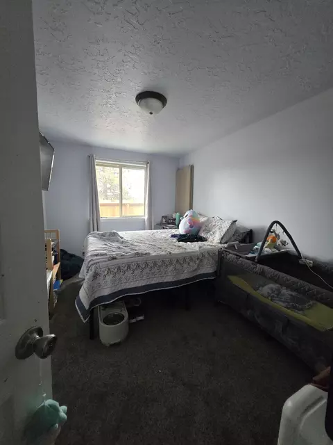 Bedroom - 16498 Cassidy Dr, La Pine, OR 97739 photo 2 of 2