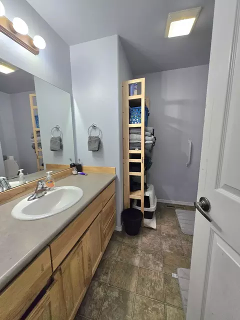 Bath - 16498 Cassidy Dr, La Pine, OR 97739 photo 4 of 4