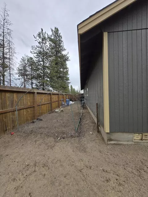 Exterior - 16498 Cassidy Dr, La Pine, OR 97739 photo 5 of 6
