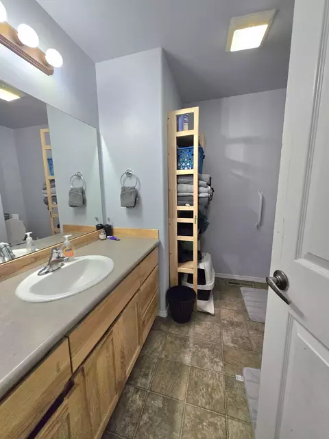 Bath - 16498 Cassidy Dr, La Pine, OR 97739 photo 1 of 4