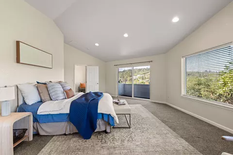 Bedroom - 1553 Panoramic Loop, Grants Pass, OR 97527 photo 2 of 6