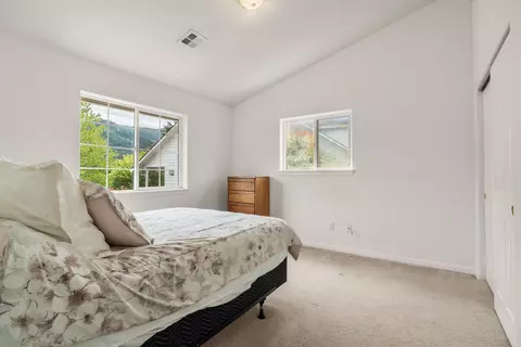 Bedroom - 1553 Panoramic Loop, Grants Pass, OR 97527 photo 6 of 6