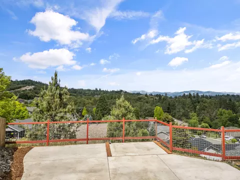 Exterior - 1553 Panoramic Loop, Grants Pass, OR 97527 photo 2 of 11