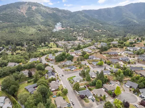View/Area - 1553 Panoramic Loop, Grants Pass, OR 97527 photo 4 of 14