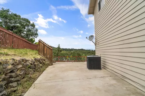 Exterior - 1553 Panoramic Loop, Grants Pass, OR 97527 photo 4 of 11