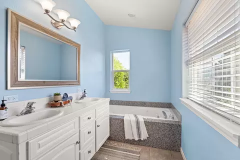 Bath - 1553 Panoramic Loop, Grants Pass, OR 97527 photo 2 of 6