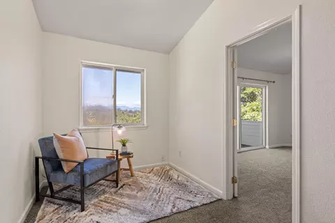 Entry Way - 1553 Panoramic Loop, Grants Pass, OR 97527 photo 2 of 3
